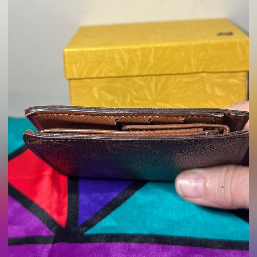 Louis Vuitton bifold. - Picture 4 of 11